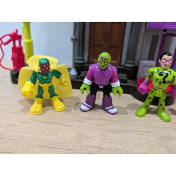 Imaginext DC Super Friends Batman The Joker Bank Crime Alley Playset & 5 Figures - Picture 3 of 16